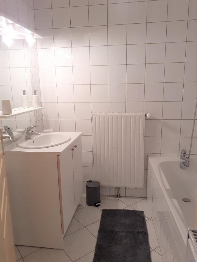 Appartement rez de chaussée avec terrasse et jardin Tence Exterior foto