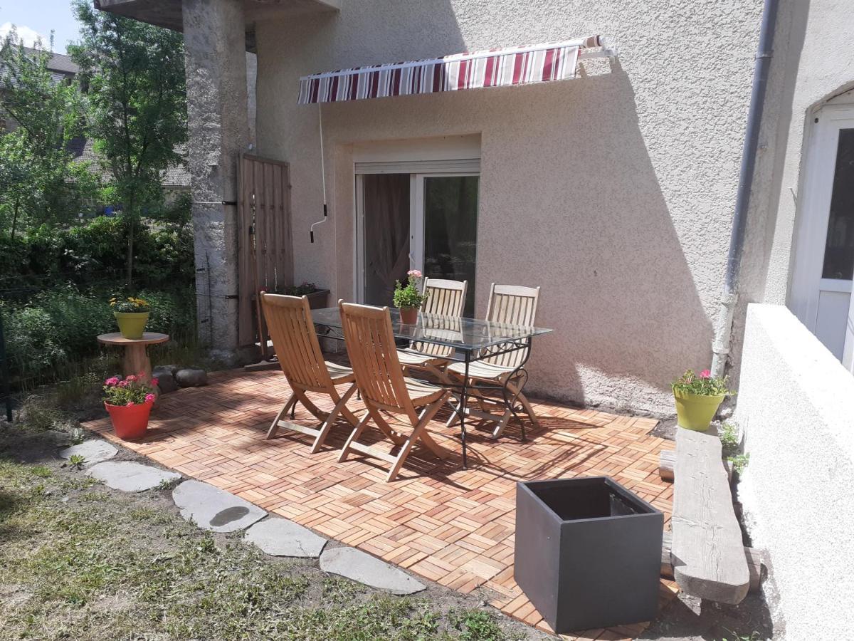 Appartement rez de chaussée avec terrasse et jardin Tence Exterior foto